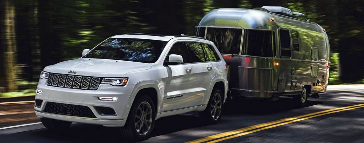 Jeep Grand Cherokee towing a trailer